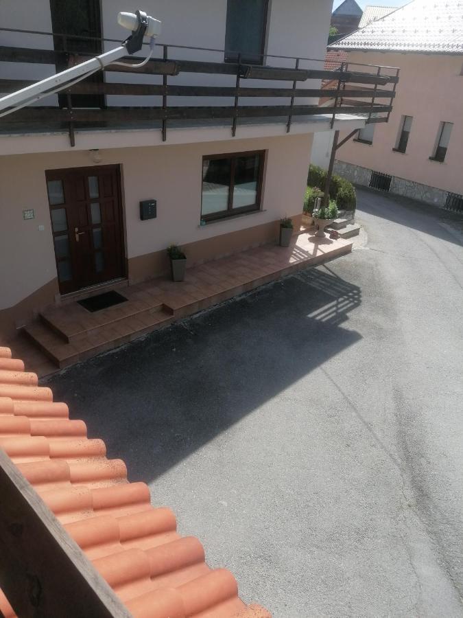Apartmaji Karbic Postumia Esterno foto