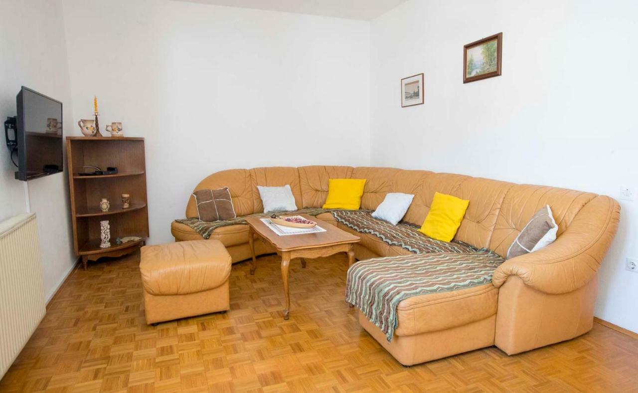 Apartmaji Karbic Postumia Esterno foto